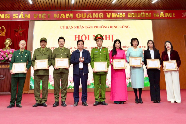 Hội nghị tổng kết công tác Ban Chỉ đạo 197, 89 và phong trào Toàn dân bảo vệ ANTQ phường Định Công năm 2025- Ảnh 4.