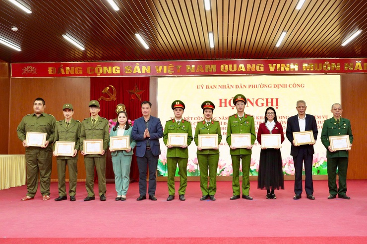 Hội nghị tổng kết công tác Ban Chỉ đạo 197, 89 và phong trào Toàn dân bảo vệ ANTQ phường Định Công năm 2025- Ảnh 6.