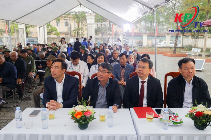 UBND xã Kiều Phú phối hợp Học viện Y - Dược học cổ truyền Việt Nam Khai mạc Chương trình khám bệnh và tư vấn sức khỏe miễn phí cho các đối tượng chính sách trên địa bàn- Ảnh 2.