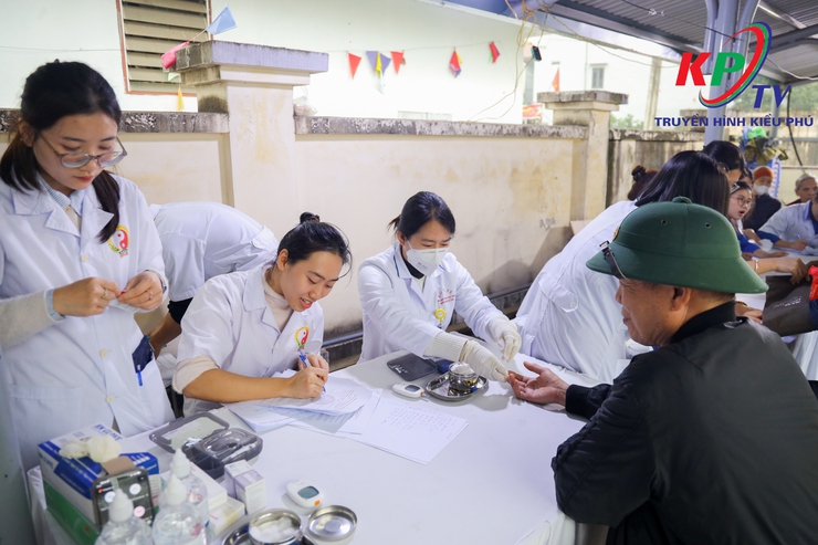 UBND xã Kiều Phú phối hợp Học viện Y - Dược học cổ truyền Việt Nam Khai mạc Chương trình khám bệnh và tư vấn sức khỏe miễn phí cho các đối tượng chính sách trên địa bàn- Ảnh 10.