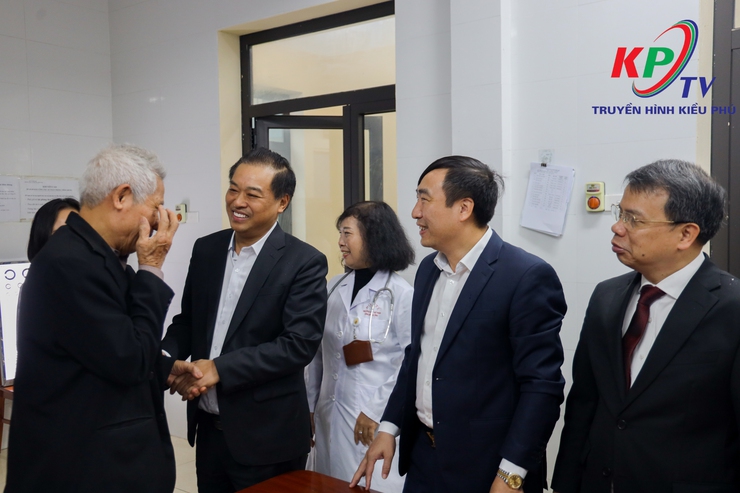 UBND xã Kiều Phú phối hợp Học viện Y - Dược học cổ truyền Việt Nam Khai mạc Chương trình khám bệnh và tư vấn sức khỏe miễn phí cho các đối tượng chính sách trên địa bàn- Ảnh 14.