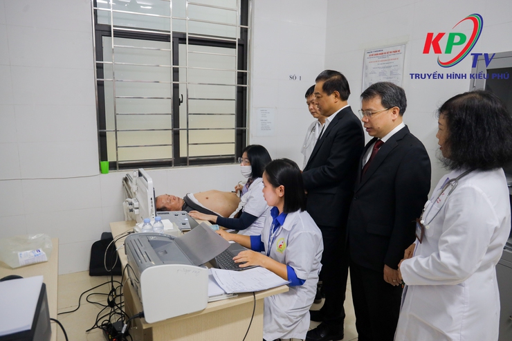 UBND xã Kiều Phú phối hợp Học viện Y - Dược học cổ truyền Việt Nam Khai mạc Chương trình khám bệnh và tư vấn sức khỏe miễn phí cho các đối tượng chính sách trên địa bàn- Ảnh 9.