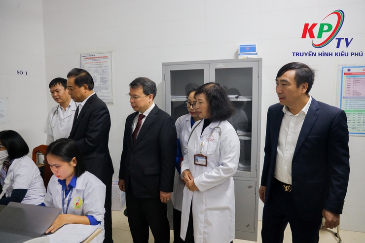 UBND xã Kiều Phú phối hợp Học viện Y - Dược học cổ truyền Việt Nam Khai mạc Chương trình khám bệnh và tư vấn sức khỏe miễn phí cho các đối tượng chính sách trên địa bàn- Ảnh 7.