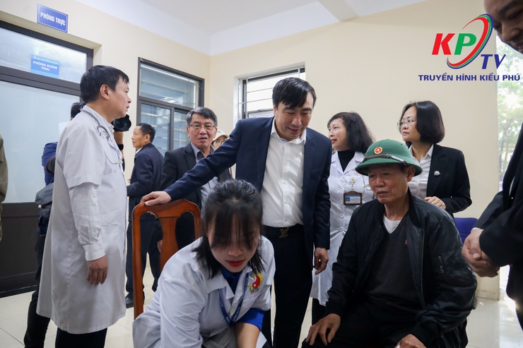 UBND xã Kiều Phú phối hợp Học viện Y - Dược học cổ truyền Việt Nam Khai mạc Chương trình khám bệnh và tư vấn sức khỏe miễn phí cho các đối tượng chính sách trên địa bàn- Ảnh 13.