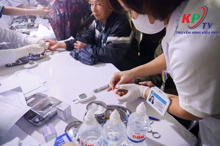 UBND xã Kiều Phú phối hợp Học viện Y - Dược học cổ truyền Việt Nam Khai mạc Chương trình khám bệnh và tư vấn sức khỏe miễn phí cho các đối tượng chính sách trên địa bàn- Ảnh 11.