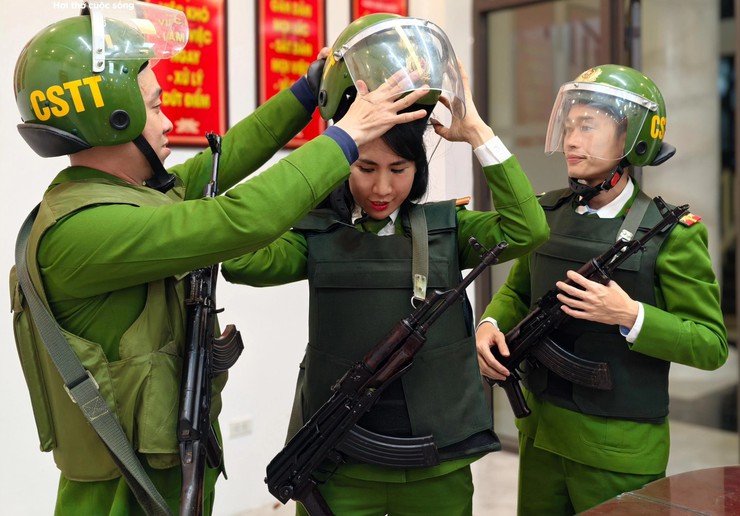 Công an Hà Nội tuần tra xuyên đêm, bảo vệ tuyệt đối an ninh phục vụ Đại hội XIV của Đảng- Ảnh 3.