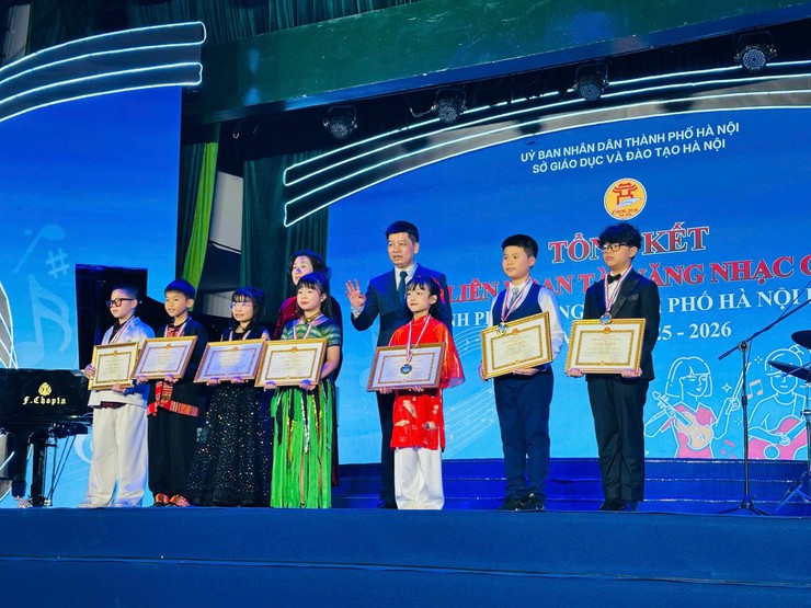 Học sinh Lê Tấn Tài - Lớp 5B xuất sắc đạt Huy chương Vàng Liên hoan tài năng nhạc cụ Thủ đô lần thứ I- Ảnh 8.