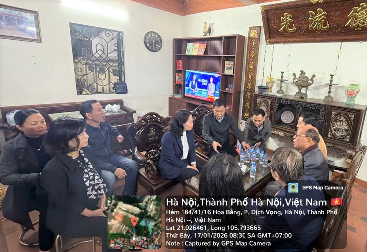 LÃNH ĐẠO PHƯỜNG CẦU GIẤY THĂM HỎI, ĐỘNG VIÊN NHÂN DÂN TRONG CÔNG TÁC GIẢI PHÓNG MẶT BẰNG- Ảnh 1.