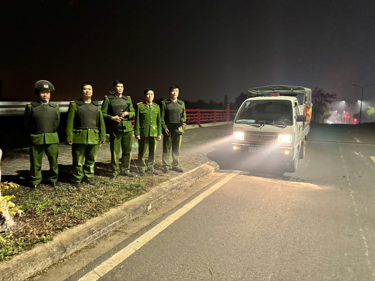 CÔNG AN XÃ HÒA LẠC TRIỂN KHAI TUẦN TRA VŨ TRANG XUYÊN ĐÊM, GIỮ VỮNG AN NINH, TRẬT TỰ PHỤC VỤ ĐẠI HỘI XIV CỦA ĐẢNG- Ảnh 3.