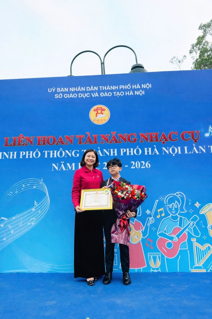 Học sinh Lê Tấn Tài - Lớp 5B xuất sắc đạt Huy chương Vàng Liên hoan tài năng nhạc cụ Thủ đô lần thứ I- Ảnh 6.