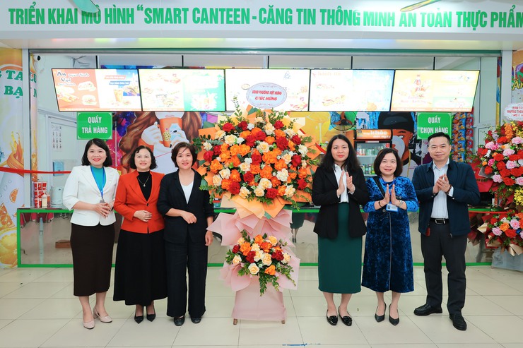 Phường Việt Hưng ra mắt mô hình “Smart Canteen - Căng tin thông minh, an toàn thực phẩm”- Ảnh 2.