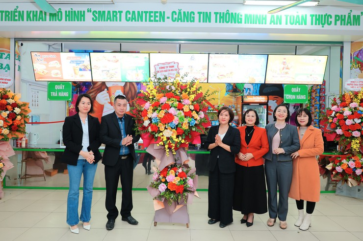 Phường Việt Hưng ra mắt mô hình “Smart Canteen - Căng tin thông minh, an toàn thực phẩm”- Ảnh 4.