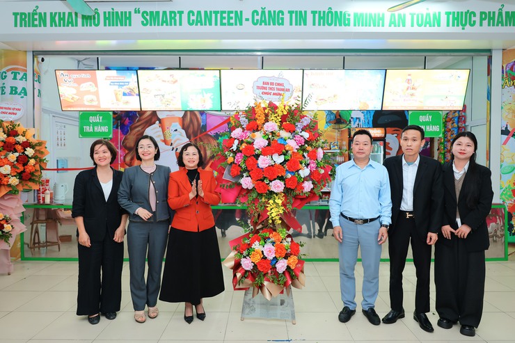 Phường Việt Hưng ra mắt mô hình “Smart Canteen - Căng tin thông minh, an toàn thực phẩm”- Ảnh 3.