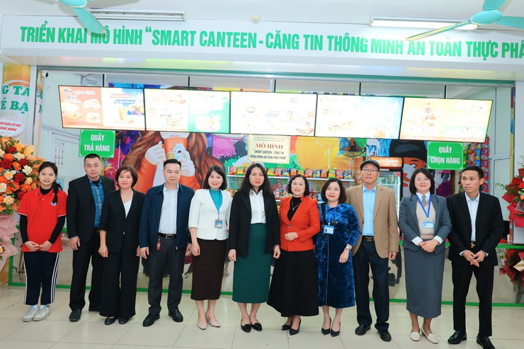Phường Việt Hưng ra mắt mô hình “Smart Canteen - Căng tin thông minh, an toàn thực phẩm”- Ảnh 5.