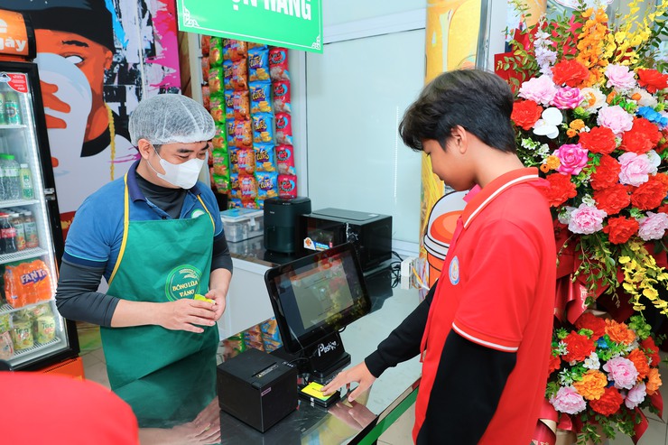 Phường Việt Hưng ra mắt mô hình “Smart Canteen - Căng tin thông minh, an toàn thực phẩm”- Ảnh 7.