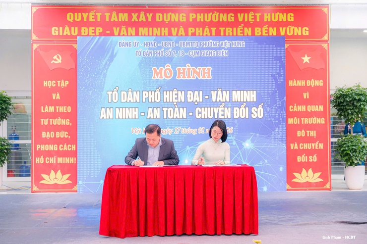 Phường Việt Hưng ra mắt mô hình điểm “Tổ dân phố Hiện đại - Văn minh - An ninh - An toàn - Chuyển đổi số” chào mừng đại hội đại biểu toàn quốc lần thứ XIV của Đảng- Ảnh 11.