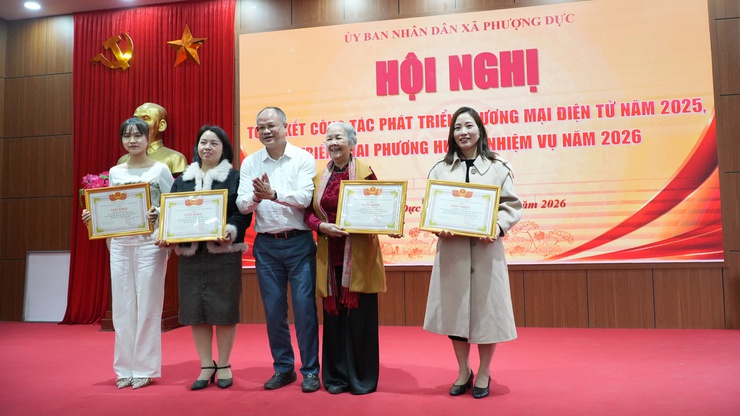 PHƯỢNG DỰC: QUYẾT TÂM CHINH PHỤC CỘT MỐC 1.000 TỶ ĐỒNG TỪ THƯƠNG MẠI ĐIỆN TỬ- Ảnh 5.