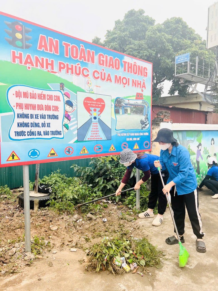 Phúc Lộc thành lập đoàn kiểm tra công tác ra quân chỉnh trang cảnh quan, tổng vệ sinh môi trường, đảm bảo trật tự giao thông đón Tết Nguyên đán Bính Ngọ năm 2026- Ảnh 10.