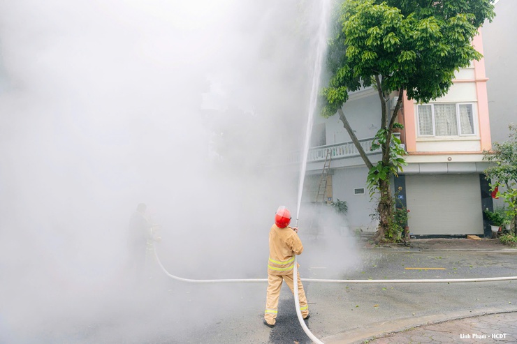 Phường Việt Hưng ra mắt mô hình điểm “Tổ dân phố Hiện đại - Văn minh - An ninh - An toàn - Chuyển đổi số” chào mừng đại hội đại biểu toàn quốc lần thứ XIV của Đảng- Ảnh 13.