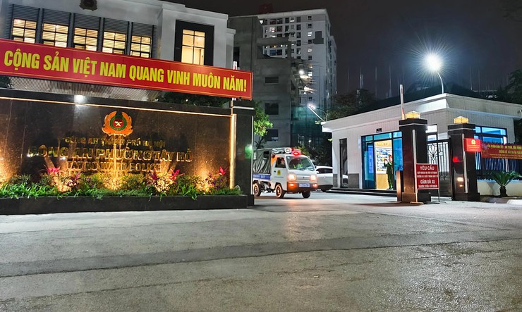 Công an Hà Nội tuần tra xuyên đêm, bảo vệ tuyệt đối an ninh phục vụ Đại hội XIV của Đảng- Ảnh 1.