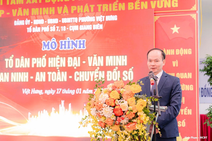 Phường Việt Hưng ra mắt mô hình điểm “Tổ dân phố Hiện đại - Văn minh - An ninh - An toàn - Chuyển đổi số” chào mừng đại hội đại biểu toàn quốc lần thứ XIV của Đảng- Ảnh 3.