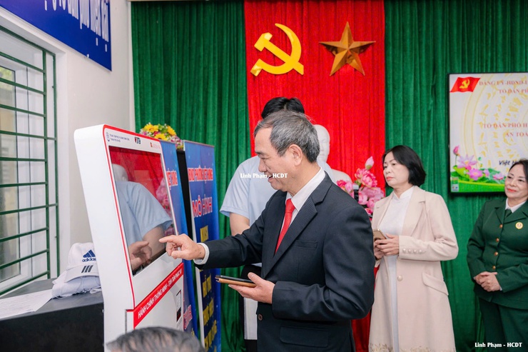 Phường Việt Hưng ra mắt mô hình điểm “Tổ dân phố Hiện đại - Văn minh - An ninh - An toàn - Chuyển đổi số” chào mừng đại hội đại biểu toàn quốc lần thứ XIV của Đảng- Ảnh 8.