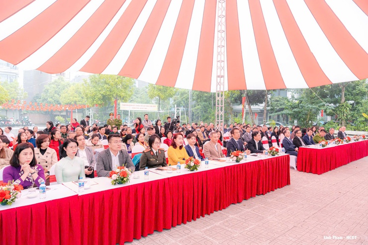 Phường Việt Hưng ra mắt mô hình điểm “Tổ dân phố Hiện đại - Văn minh - An ninh - An toàn - Chuyển đổi số” chào mừng đại hội đại biểu toàn quốc lần thứ XIV của Đảng- Ảnh 1.