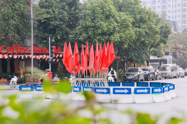 Phường Dương Nội rực rỡ cờ hoa chào mừng Đại hội Đảng toàn quốc lần thứ XIV- Ảnh 2.