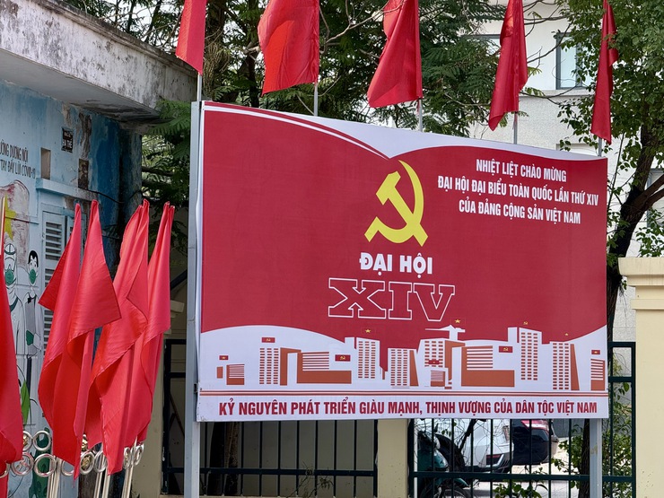 Phường Dương Nội rực rỡ cờ hoa chào mừng Đại hội Đảng toàn quốc lần thứ XIV- Ảnh 10.