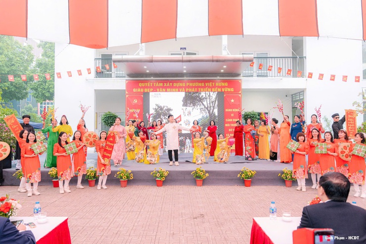 Phường Việt Hưng ra mắt mô hình điểm “Tổ dân phố Hiện đại - Văn minh - An ninh - An toàn - Chuyển đổi số” chào mừng đại hội đại biểu toàn quốc lần thứ XIV của Đảng- Ảnh 12.