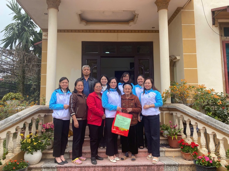 HỘI LHPN XÃ SÓC SƠN TỔ CHỨC THĂM, TẶNG QUÀ NỮ ĐẢNG VIÊN CAO TUỔI ĐẢNG NHÂN KỶ NIỆM 96 NĂM NGÀY THÀNH LẬP ĐẢNG CỘNG SẢN VIỆT NAM VÀ CHÀO MỪNG ĐẠI HỘI ĐẠI BIỂU TOÀN QUỐC LẦN THỨ XIV CỦA ĐẢNG! - Ảnh 5.