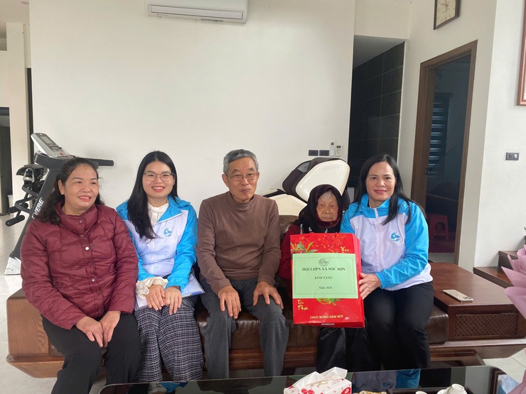 HỘI LHPN XÃ SÓC SƠN TỔ CHỨC THĂM, TẶNG QUÀ NỮ ĐẢNG VIÊN CAO TUỔI ĐẢNG NHÂN KỶ NIỆM 96 NĂM NGÀY THÀNH LẬP ĐẢNG CỘNG SẢN VIỆT NAM VÀ CHÀO MỪNG ĐẠI HỘI ĐẠI BIỂU TOÀN QUỐC LẦN THỨ XIV CỦA ĐẢNG! - Ảnh 2.