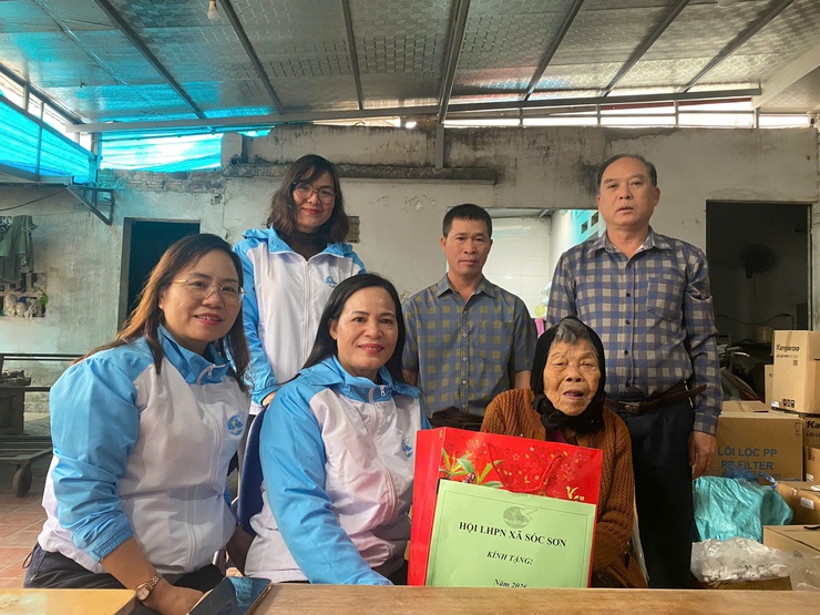 HỘI LHPN XÃ SÓC SƠN TỔ CHỨC THĂM, TẶNG QUÀ NỮ ĐẢNG VIÊN CAO TUỔI ĐẢNG NHÂN KỶ NIỆM 96 NĂM NGÀY THÀNH LẬP ĐẢNG CỘNG SẢN VIỆT NAM VÀ CHÀO MỪNG ĐẠI HỘI ĐẠI BIỂU TOÀN QUỐC LẦN THỨ XIV CỦA ĐẢNG! - Ảnh 4.