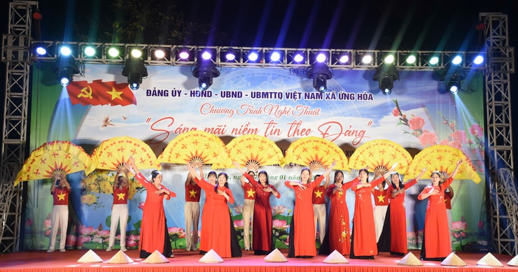 ỨNG HOÀ: SÔI NỔI CHƯƠNG TRÌNH VĂN NGHỆ "SÁNG MÃI NIỀM TIN THEO ĐẢNG".- Ảnh 3.