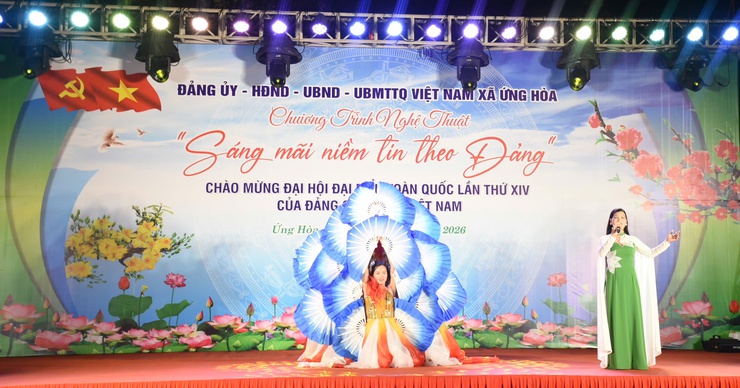 ỨNG HOÀ: SÔI NỔI CHƯƠNG TRÌNH VĂN NGHỆ "SÁNG MÃI NIỀM TIN THEO ĐẢNG".- Ảnh 7.