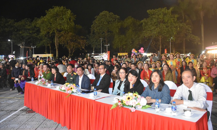 ỨNG HOÀ: SÔI NỔI CHƯƠNG TRÌNH VĂN NGHỆ "SÁNG MÃI NIỀM TIN THEO ĐẢNG".- Ảnh 1.