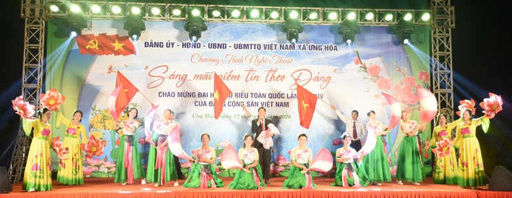 ỨNG HOÀ: SÔI NỔI CHƯƠNG TRÌNH VĂN NGHỆ "SÁNG MÃI NIỀM TIN THEO ĐẢNG".- Ảnh 10.