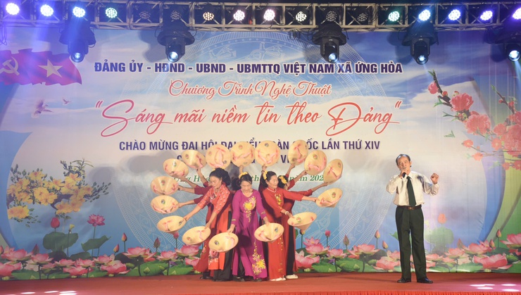 ỨNG HOÀ: SÔI NỔI CHƯƠNG TRÌNH VĂN NGHỆ "SÁNG MÃI NIỀM TIN THEO ĐẢNG".- Ảnh 13.