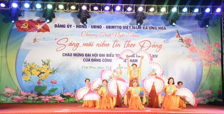ỨNG HOÀ: SÔI NỔI CHƯƠNG TRÌNH VĂN NGHỆ "SÁNG MÃI NIỀM TIN THEO ĐẢNG".- Ảnh 14.