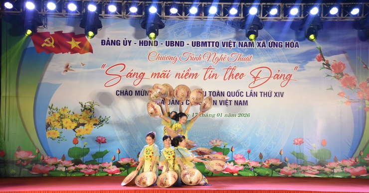 ỨNG HOÀ: SÔI NỔI CHƯƠNG TRÌNH VĂN NGHỆ "SÁNG MÃI NIỀM TIN THEO ĐẢNG".- Ảnh 15.