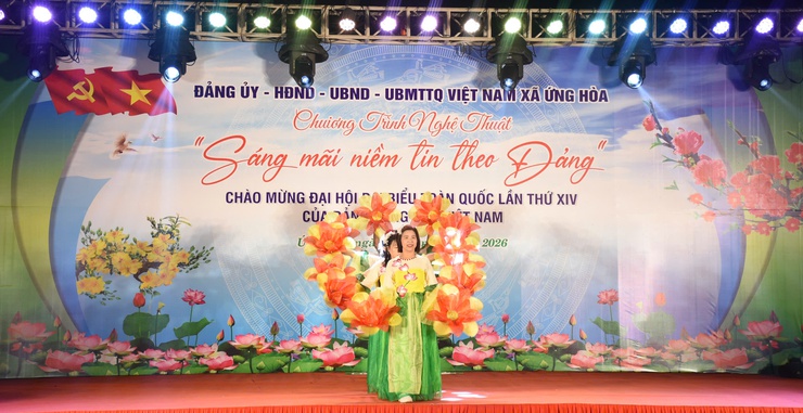 ỨNG HOÀ: SÔI NỔI CHƯƠNG TRÌNH VĂN NGHỆ "SÁNG MÃI NIỀM TIN THEO ĐẢNG".- Ảnh 16.