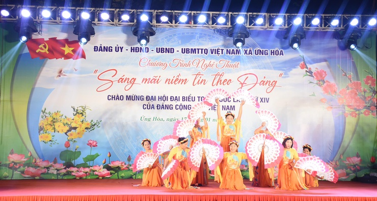 ỨNG HOÀ: SÔI NỔI CHƯƠNG TRÌNH VĂN NGHỆ "SÁNG MÃI NIỀM TIN THEO ĐẢNG".- Ảnh 17.