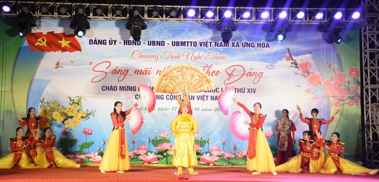 ỨNG HOÀ: SÔI NỔI CHƯƠNG TRÌNH VĂN NGHỆ "SÁNG MÃI NIỀM TIN THEO ĐẢNG".- Ảnh 18.