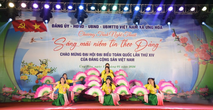 ỨNG HOÀ: SÔI NỔI CHƯƠNG TRÌNH VĂN NGHỆ "SÁNG MÃI NIỀM TIN THEO ĐẢNG".- Ảnh 19.