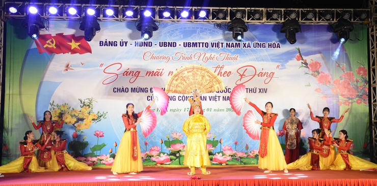 ỨNG HOÀ: SÔI NỔI CHƯƠNG TRÌNH VĂN NGHỆ "SÁNG MÃI NIỀM TIN THEO ĐẢNG".- Ảnh 20.