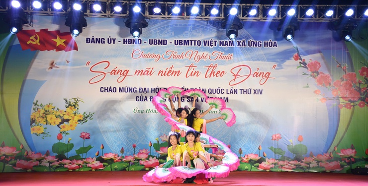 ỨNG HOÀ: SÔI NỔI CHƯƠNG TRÌNH VĂN NGHỆ "SÁNG MÃI NIỀM TIN THEO ĐẢNG".- Ảnh 21.