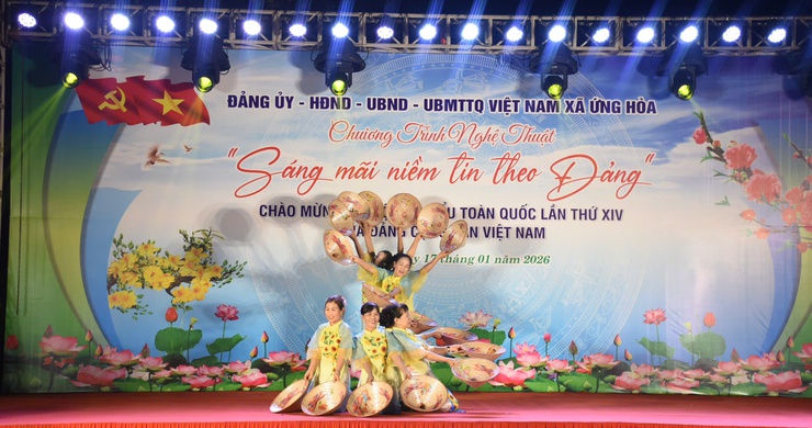 ỨNG HOÀ: SÔI NỔI CHƯƠNG TRÌNH VĂN NGHỆ "SÁNG MÃI NIỀM TIN THEO ĐẢNG".- Ảnh 23.