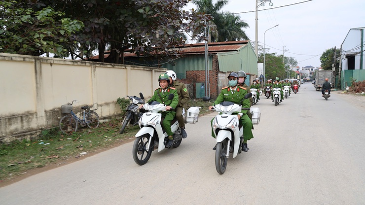 Cán bộ, chiến sĩ Công an xã Tam Hưng thi đua lập thành tích chào mừng Đại hội XIV của Đảng- Ảnh 3.