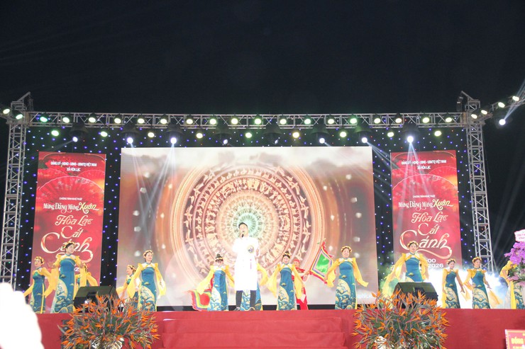 HÒA LẠC CẤT CÁNH – ĐÊM NGHỆ THUẬT ĐẶC SẮC LAN TỎA KHÁT VỌNG PHÁT TRIỂN- Ảnh 8.