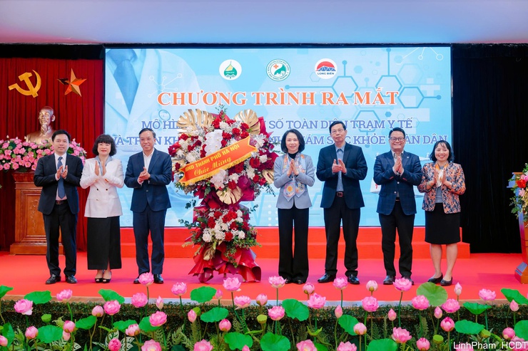 Phường Long Biên ra mắt mô hình Trạm Y tế chuyển đổi số toàn diện- Ảnh 1.